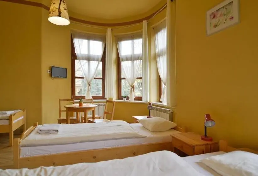 Standard Neljän Hengen Huone, Dom Turysty Pttk W Bielsku   Białej