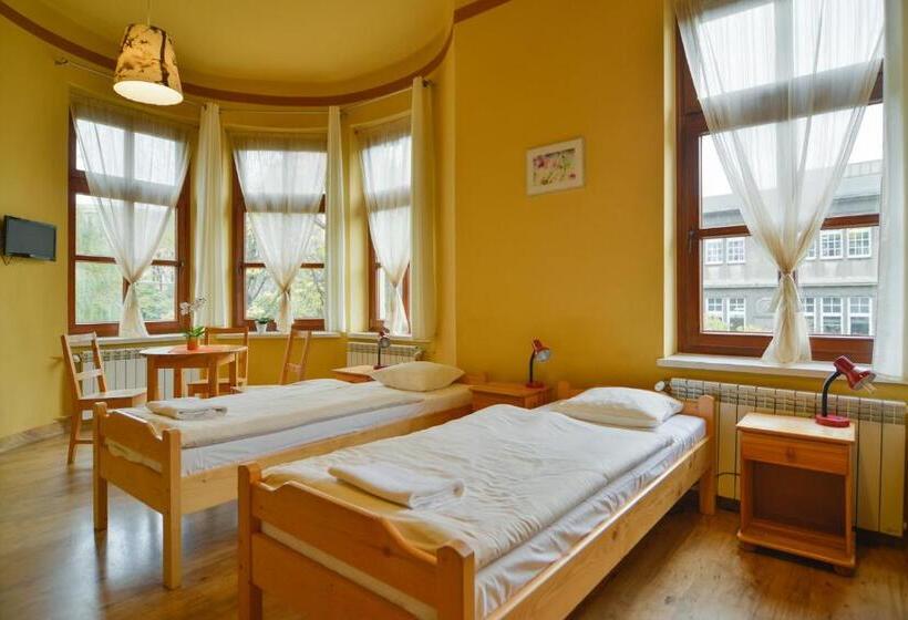 اتاق استاندارد چهار تخته, Dom Turysty Pttk W Bielsku   Białej