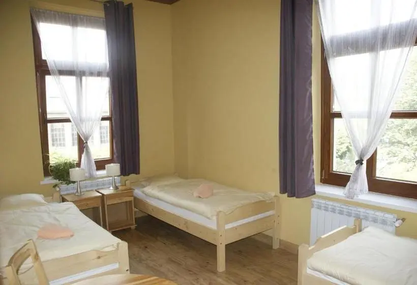 Standard Kolmen Hengen Huone Jaettu kylpyhuone, Dom Turysty Pttk W Bielsku   Białej
