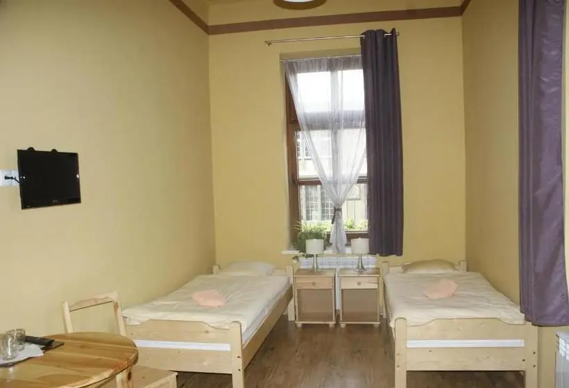 Standard Kolmen Hengen Huone Jaettu kylpyhuone, Dom Turysty Pttk W Bielsku   Białej