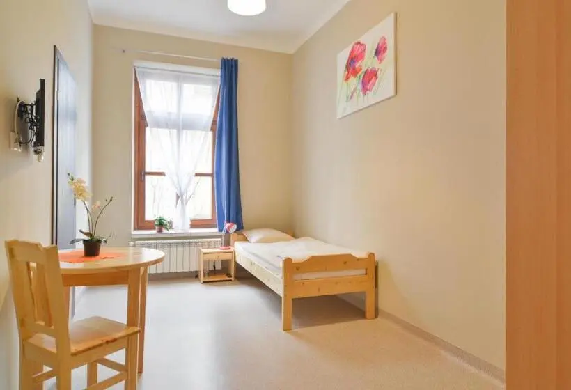 Standard Yhden Hengen Huone, Dom Turysty Pttk W Bielsku   Białej