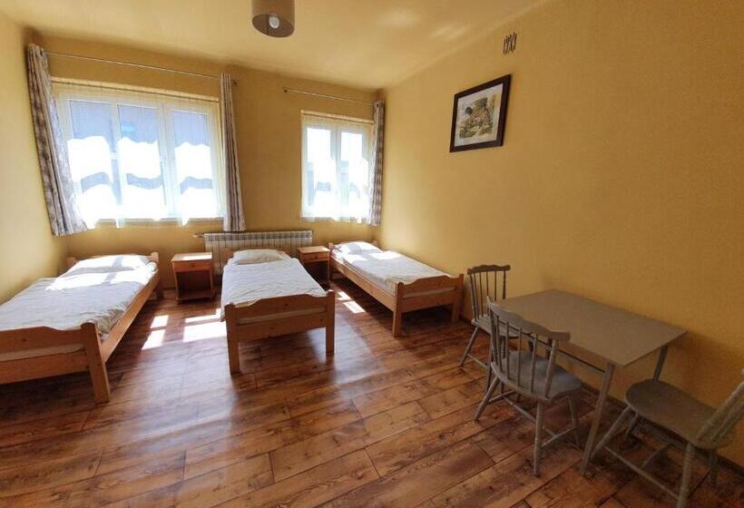 Economy Triple Room, Dom Turysty Pttk W Bielsku   Białej