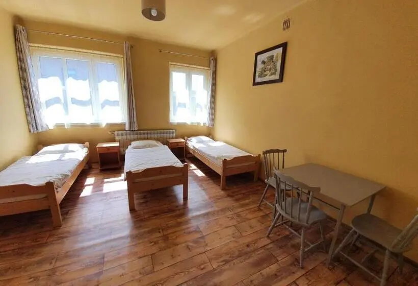 Economy Triple Room, Dom Turysty Pttk W Bielsku   Białej