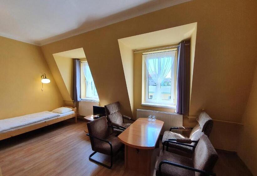 Economy Quadruple Room, Dom Turysty Pttk W Bielsku   Białej