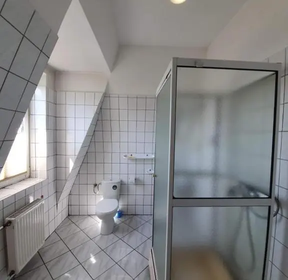 Economy Quadruple Room, Dom Turysty Pttk W Bielsku   Białej