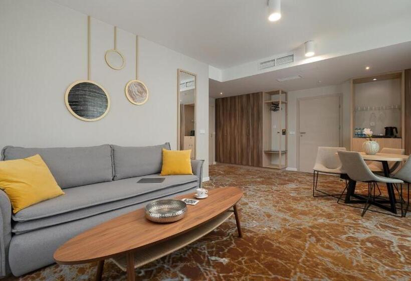 이그제큐티브 트리플, Gryf Ośrodek Pobierowo