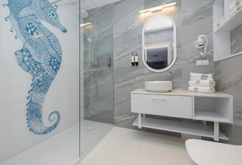 이그제큐티브 트리플, Gryf Ośrodek Pobierowo