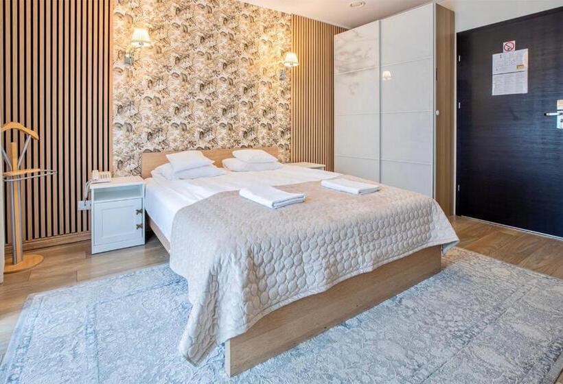 スーペリアールーム, Restauracja Joanna