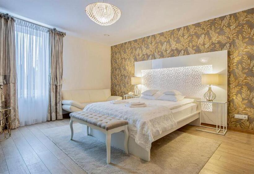 デラックスルーム, Restauracja Joanna