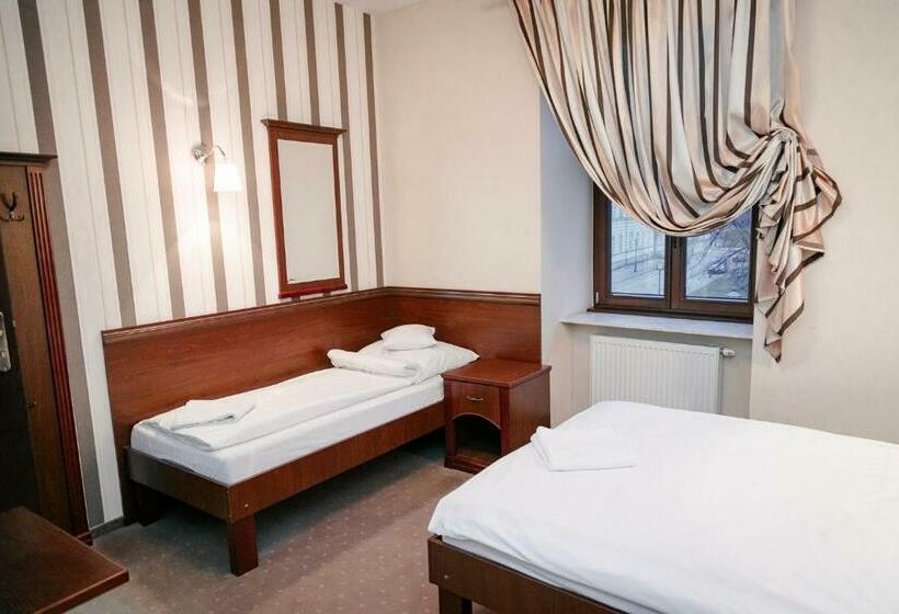 Номер Стандарт, Rynek 6 Retro Pub & Hostel