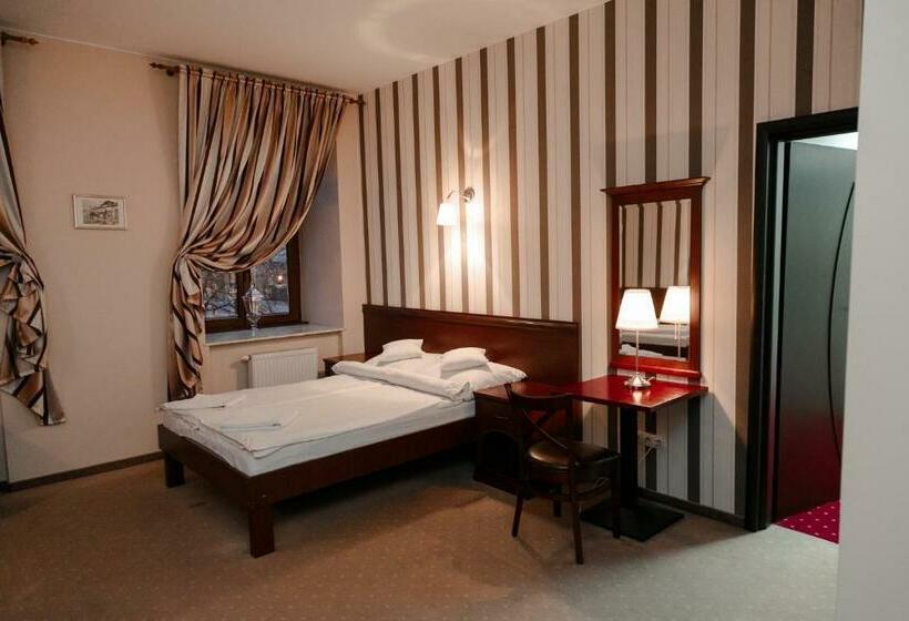 Номер Стандарт Трехместный, Rynek 6 Retro Pub & Hostel