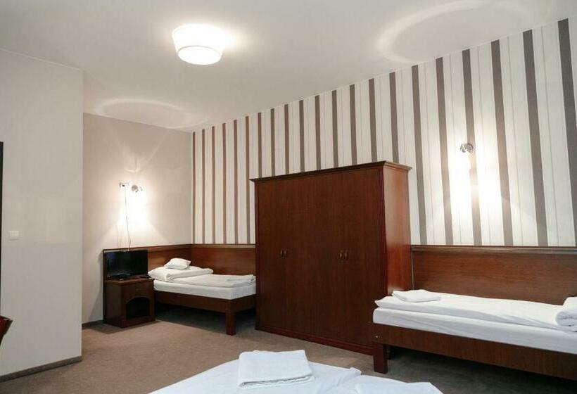 Номер Стандарт Трехместный, Rynek 6 Retro Pub & Hostel