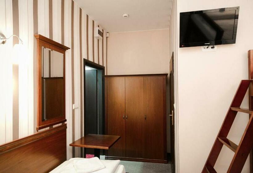 Номер Стандарт Трехместный, Rynek 6 Retro Pub & Hostel