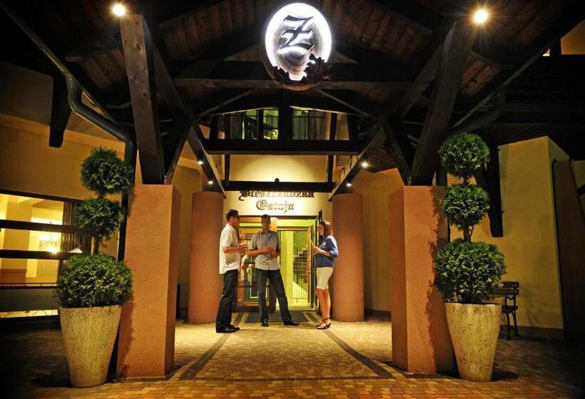 家庭间, Zajazd Bieszczadzka Ostoja