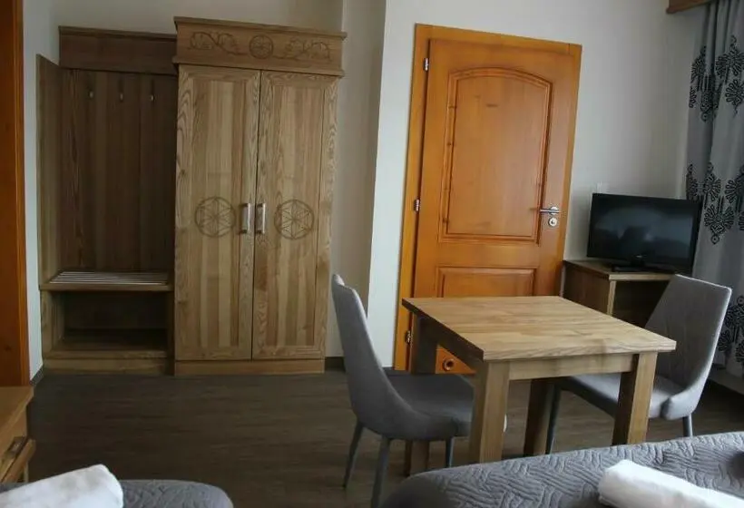 Standard Kolmen Hengen Huone Parveke, Dom Wypoczynkowy U Chramca