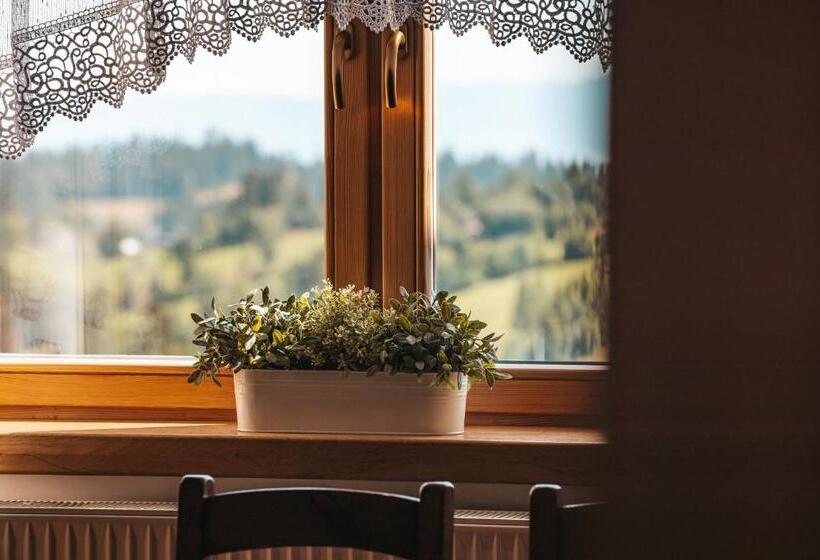 חדר סטנדרט לשלושה, Willa Szarotka