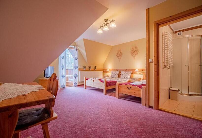 חדר סטנדרט לשלושה, Willa Szarotka