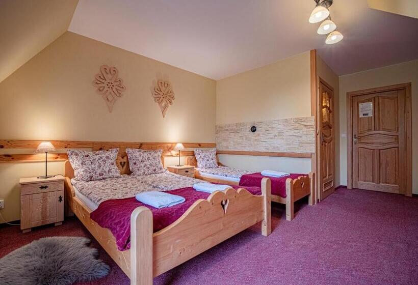 חדר סטנדרט לשלושה, Willa Szarotka