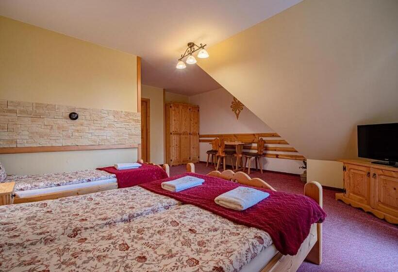 חדר סטנדרט לשלושה, Willa Szarotka