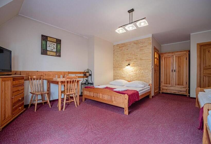 חדר סטנדרט לארבעה, Willa Szarotka