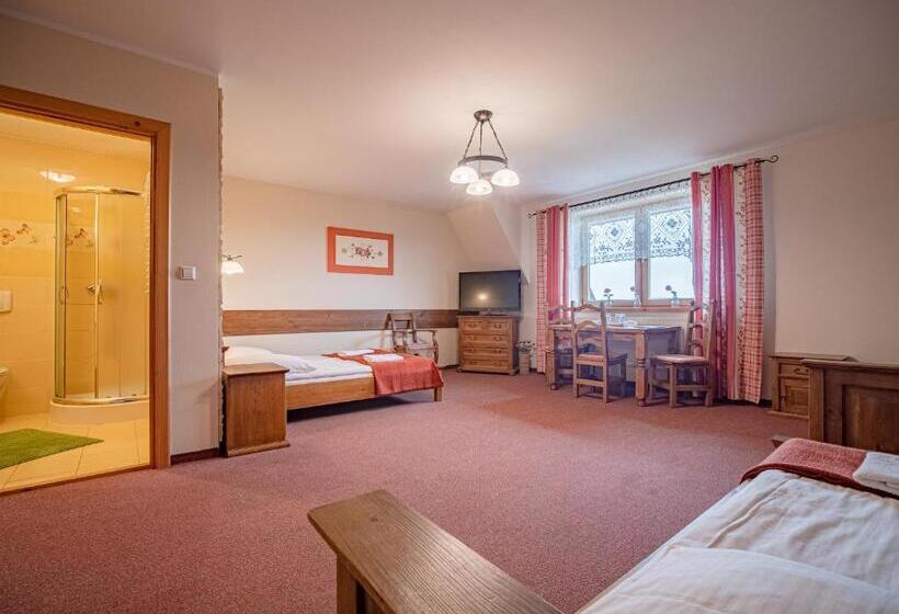 חדר סטנדרט לארבעה, Willa Szarotka