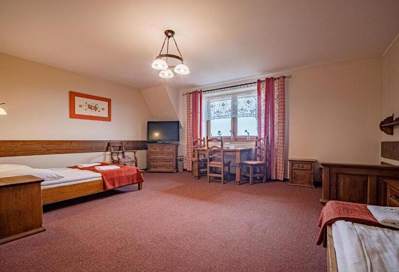 חדר סטנדרט לארבעה, Willa Szarotka