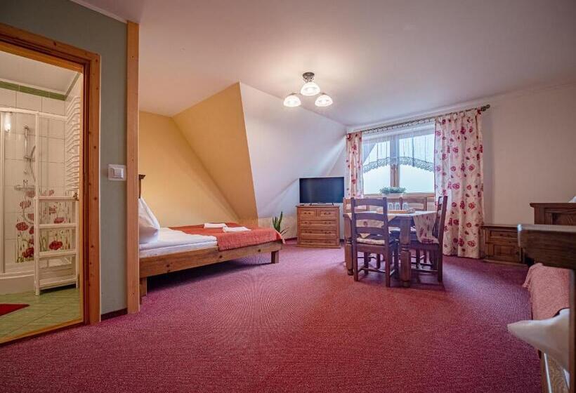 חדר סטנדרט לארבעה, Willa Szarotka