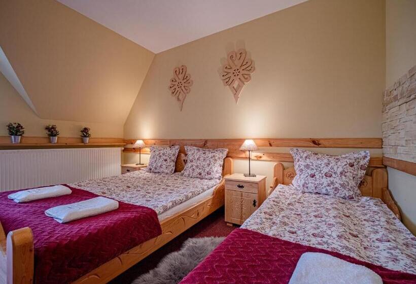 חדר סטנדרט לשלושה, Willa Szarotka