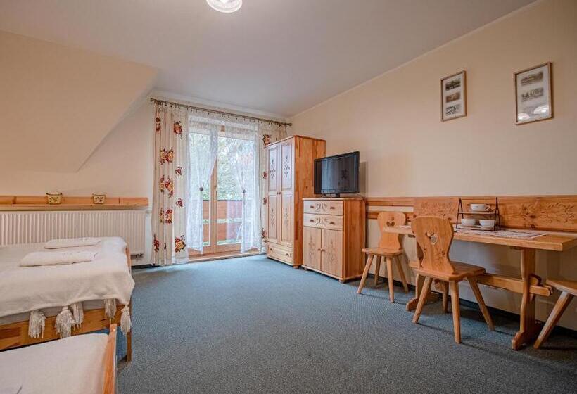 חדר סטנדרט לשלושה, Willa Szarotka