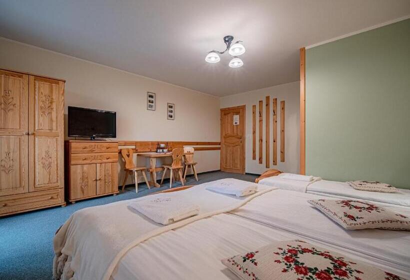 חדר סטנדרט לשלושה, Willa Szarotka