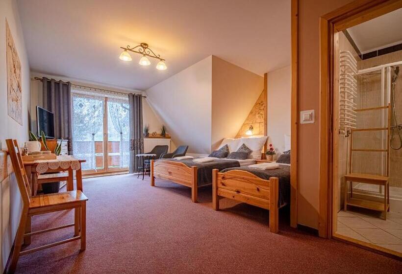 חדר סטנדרט לשלושה, Willa Szarotka