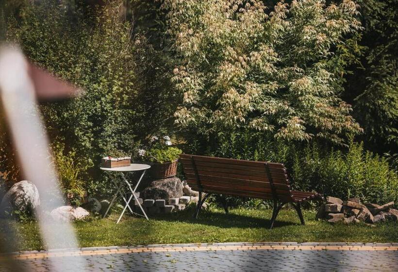 חדר סטנדרט לארבעה, Willa Szarotka