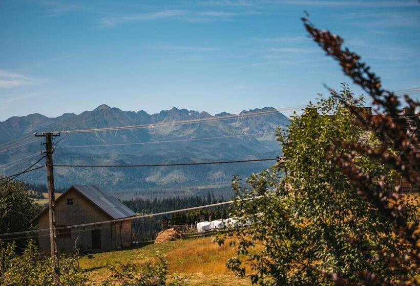 חדר סטנדרט לארבעה, Willa Szarotka