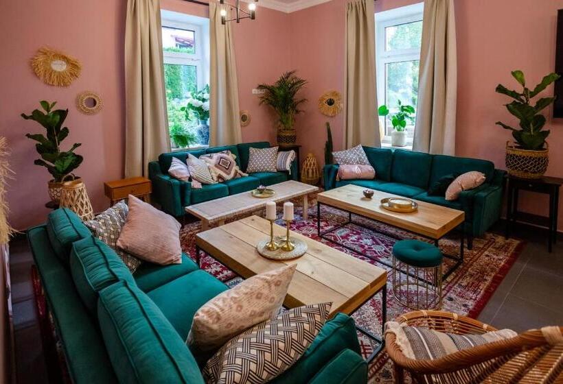 آپارتمان 1 خوابه, Boho House