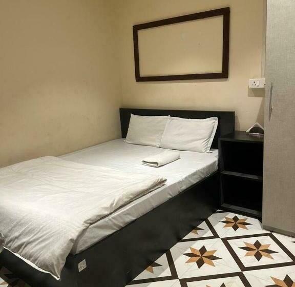 חדר קלאסי לשלושה, Flagship The Thangal