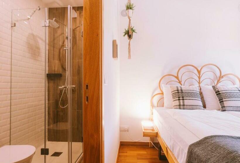 غرفة قياسية, Cliff Surf House