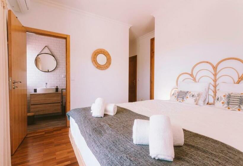 غرفة قياسية, Cliff Surf House