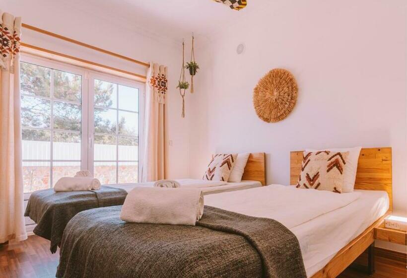 غرفة قياسية, Cliff Surf House