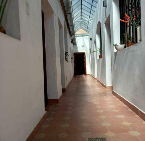 标准间, Corral De Piedras