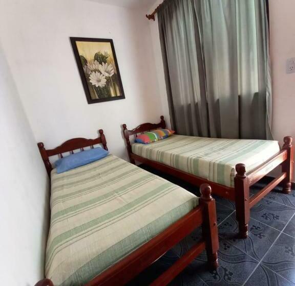 标准间, Corral De Piedras