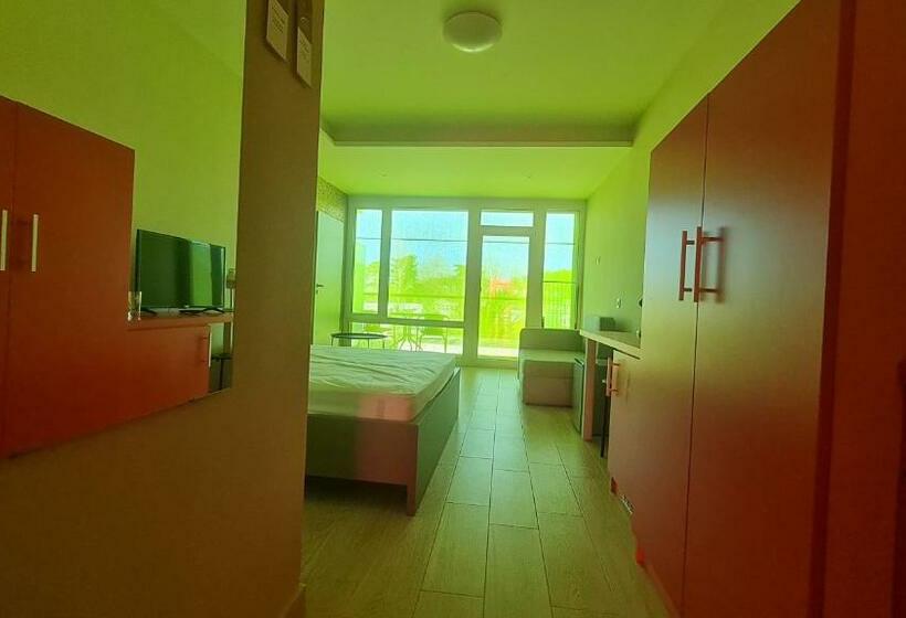 Трехместный Номер Стандарт Вид на Сад, Colors Holiday