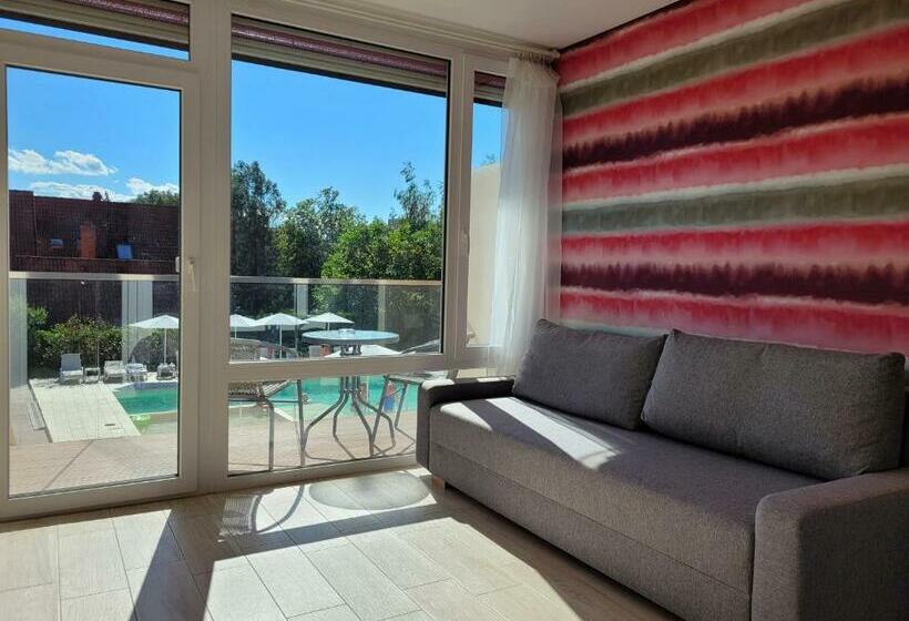 Трехместный Номер Стандарт Вид на Бассейн, Colors Holiday