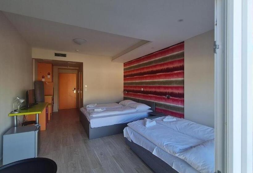 Четырехместный Номер Стандарт Вид на Сад, Colors Holiday