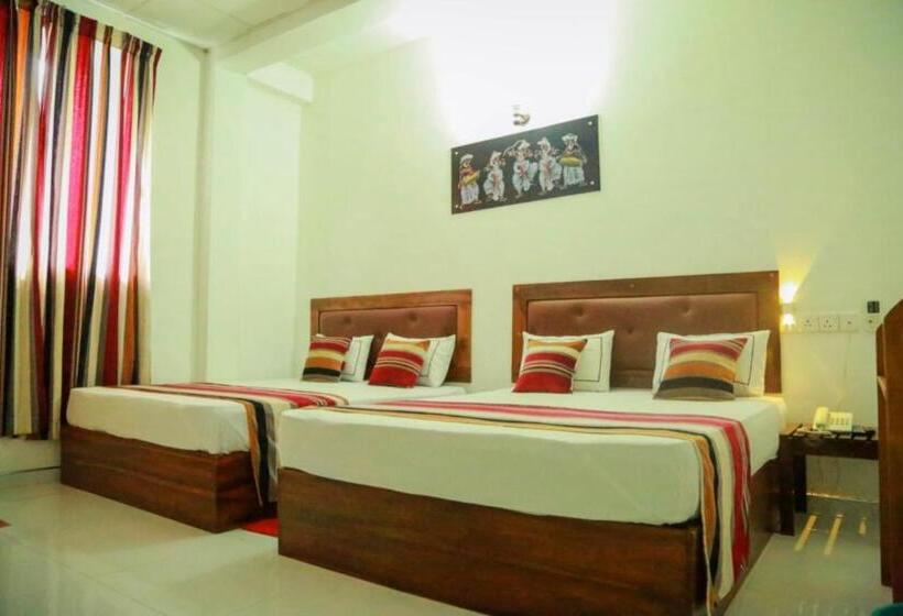 Pokój Rodzinny, Moonstone