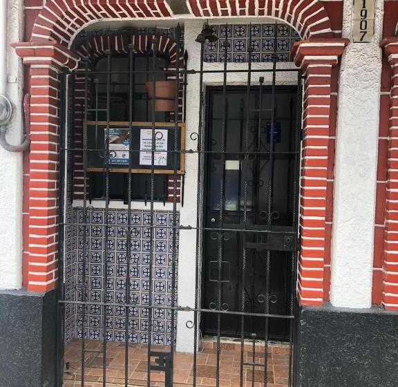 اتاق ساده سه‌ نفره, Ito Ejido De La 10 Poniente