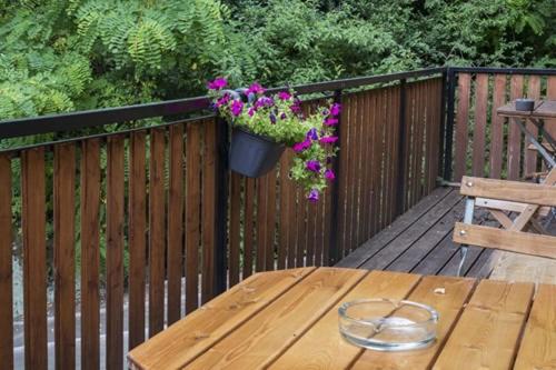 标准单人间, Zur Klause