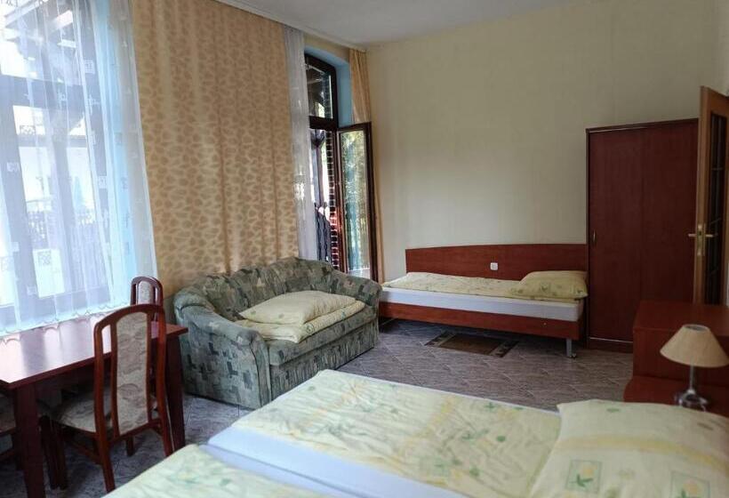 家庭间, Dom Wczasowy Magnolia