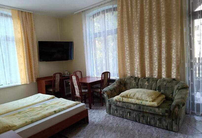 家庭间, Dom Wczasowy Magnolia