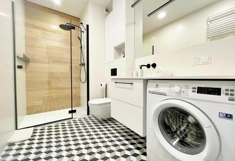 سوییت جونیور با بالکن, Prince Witold Apartments Near The Market Square 43 Księcia Witolda Street