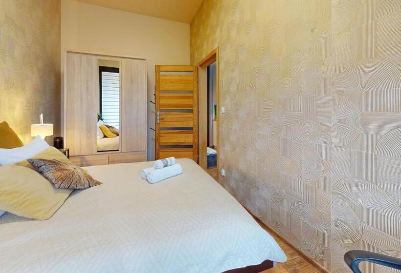 سوئیت با بالکن, Prince Witold Apartments Near The Market Square 43 Księcia Witolda Street